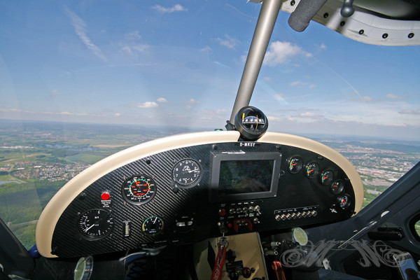 Cockpit des Ultraleichtflugzeugs D-MKSY