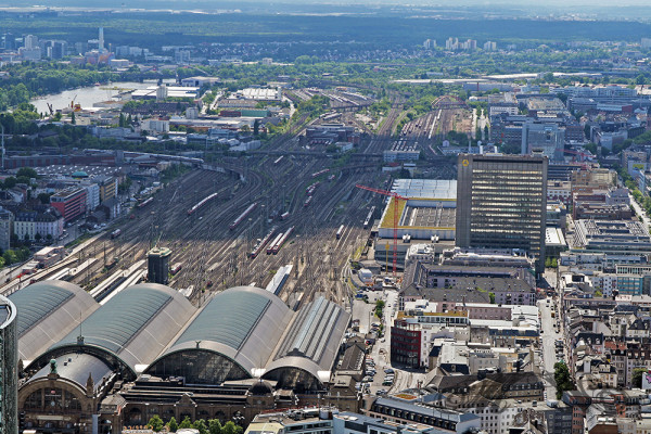 Frankfurt von oben: Blick auf den Hauptbahnhof (Mai 2014)