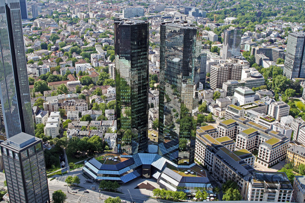 Frankfurt von oben: Blick auf die Deutsche Bank (Mai 2014)