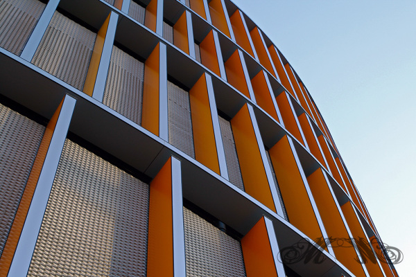 Fassade des Skyline Plaza in Frankfurt (Oktober 2014)